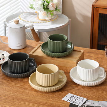 Κούπα καφέ με πιατάκι σε ιαπωνικό στυλ, latte art, vintage κεραμικό σετ