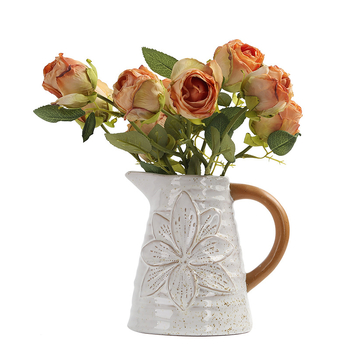 Skandináv stílusú porcelán váza fogantyúval (Anyag: egyszínű mázas porcelán; Márka: Mud; Kategória: Váza; Csomagolás: Egyszerű csomagolás)