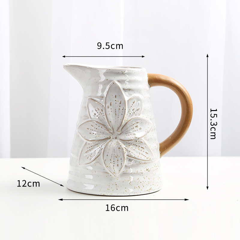 Skandináv stílusú porcelán váza fogantyúval (Anyag: egyszínű mázas porcelán; Márka: Mud; Kategória: Váza; Csomagolás: Egyszerű csomagolás)