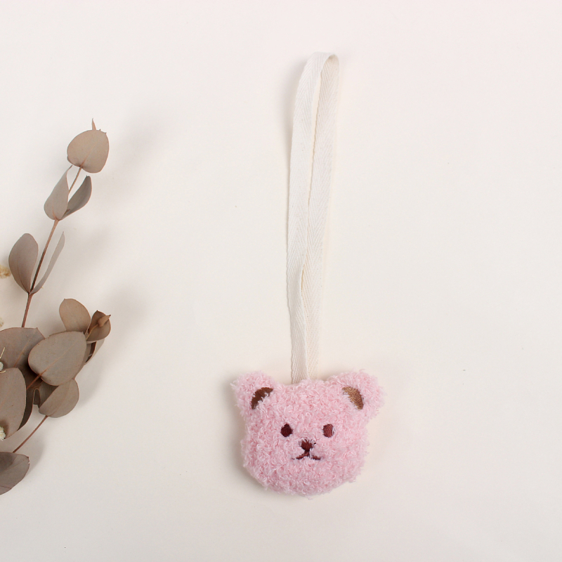 Kirjutatava nimega beebide luttihoidik plüüsmõmmiga, närimismis ja kruusi ripats – nime saab sisestada • polüester • eraldi pakend • beebidele vanuses 0–3 aastat