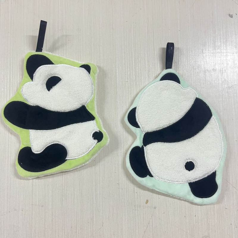 Ručnik za ruke s panda izšivenim motivom na koralnom flisu, 30-50 g, 150d pređa, šifra proizvoda 8779