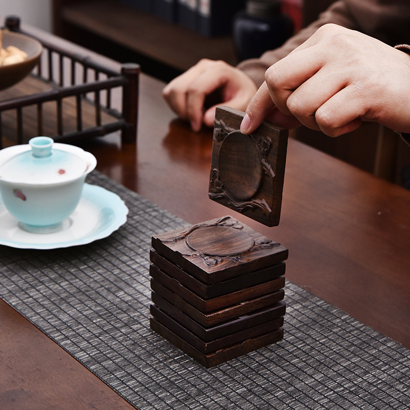 Σετ τεϊκής τελετής από εβονικό ξύλο: βάση για φλιτζάνι με θερμομονωτικό υπόστρωμα, λαξευτή αντιολισθητική βάση, ρετρό κινεζικό στυλ