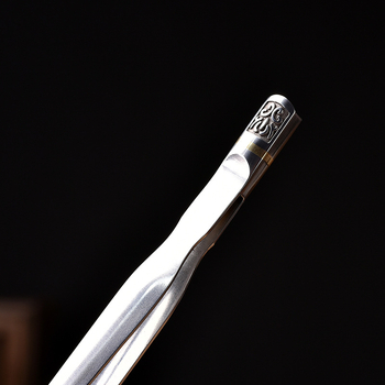 Δαμασκηνό σετ τελετής τσαγιού από ανοξείδωτο ατσάλι, πέντε τεμάχια: κουτάλι τσαγιού, κλιπ για τσαι, βελόνα τσαγιού, πιρουνάκι φλυτζανιού και δίσκος, σε νέο κινεζικό στυλ