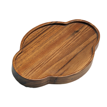 Moji rokdarbs valrūšu koka tējas ceremonijas komplekts – valrūšu koka tējas plāksne ar tējas paliktni un krūžu paliktņiem, pulēta virsma, gaišs luksusa stils, pielāgojams