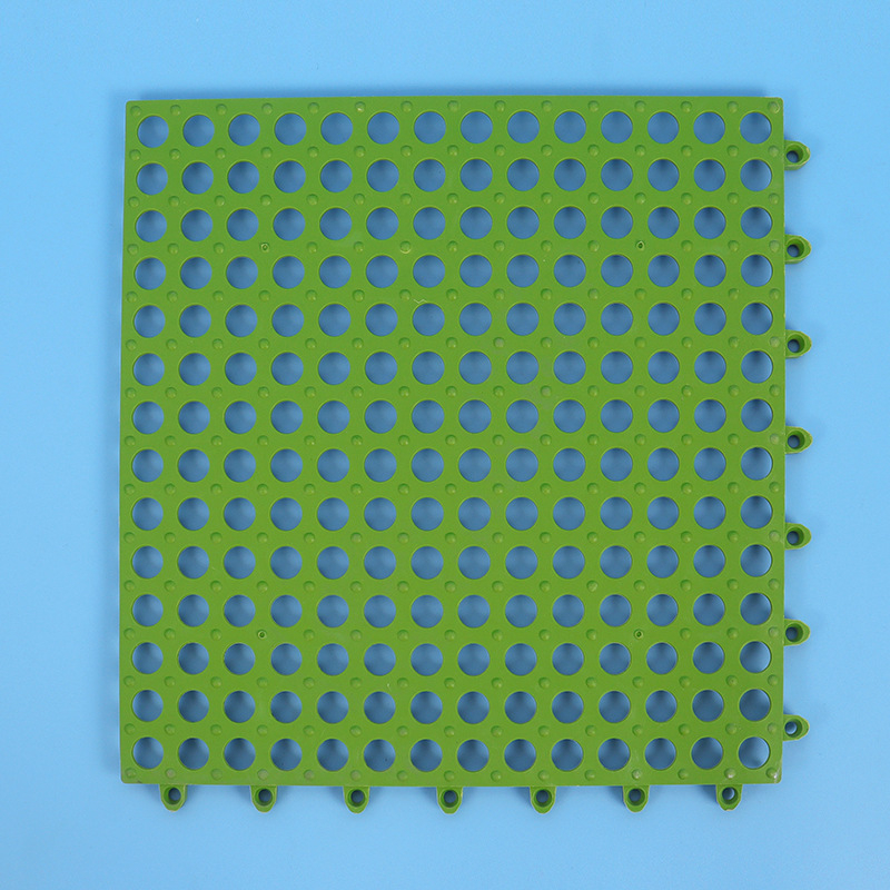 Plastmasas interlocking pretslīdējošā paklājiņš vannas istabai un tualetei – mūsdienīgs minimālisks dizains, mazgājams, piemērots virtuvei, vannas istabai un tualetei; viegli savienojas.