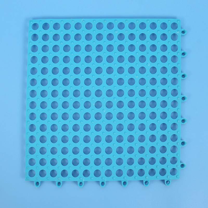 Plastmasas interlocking pretslīdējošā paklājiņš vannas istabai un tualetei – mūsdienīgs minimālisks dizains, mazgājams, piemērots virtuvei, vannas istabai un tualetei; viegli savienojas.