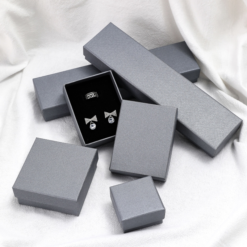 Κουτί κοσμημάτων από χαρτόνι με διακοσμητικό χαρτί, κατάλληλο για συσκευασία κοσμημάτων, με εσωτερικές επενδύσεις από αφρό