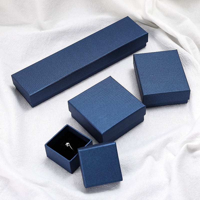 Κουτί κοσμημάτων από χαρτόνι με διακοσμητικό χαρτί, κατάλληλο για συσκευασία κοσμημάτων, με εσωτερικές επενδύσεις από αφρό