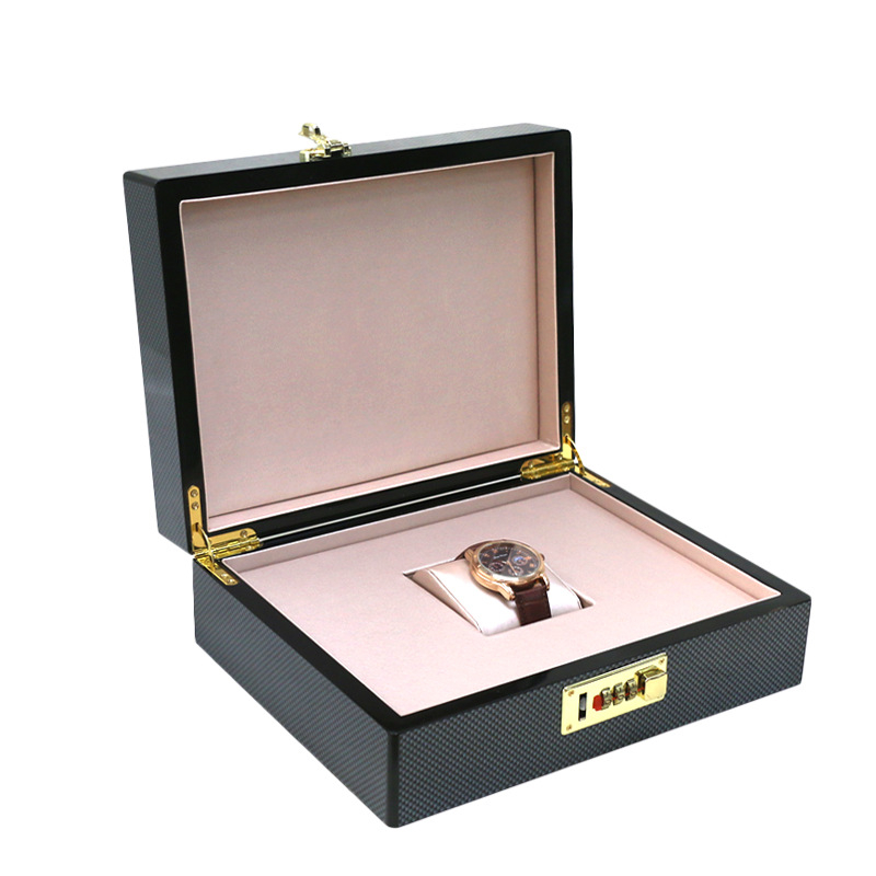 Кутия за часовници със самостоятелно паролно заключване — дървен корпус; Модел: Single Password Box; Материал: дърво; Процеси: бронзиране, гравиране, метална инкрустиране, лакиране; Произход: Гуанджоу; Бранд: Xin Yao