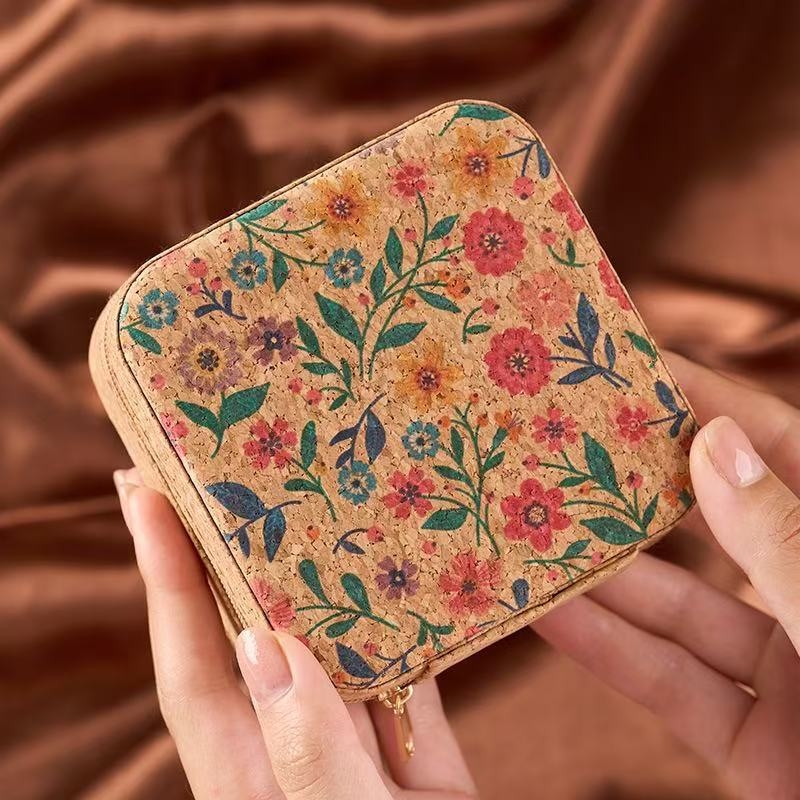 Φορητό κουτί κοσμημάτων με ύφασμα και μοτίβο anime, για αποθήκευση βραχιολιών, σκουλαριών και κολιετών, δυνατότητα προσαρμογής.