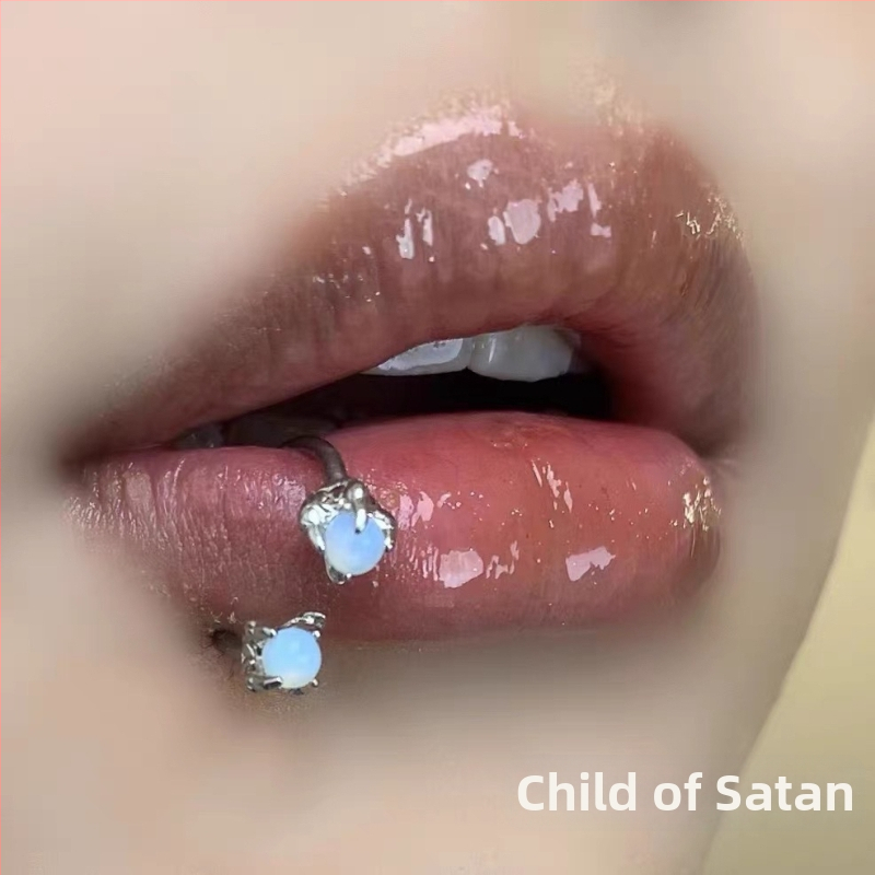 Lip nails, roku darbs, titāna tērauds, Ziema 2023