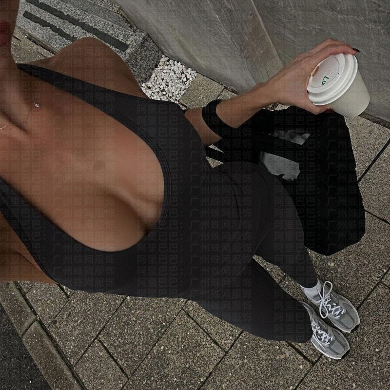 Fitness top za jogu i pilates, 3/4 košarica, srednje oblikovana košarica, fiksne dvostruke naramenice, jednodijelni dizajn; materijal: pamuk-mješavina (80% najlon) – za sve sezone