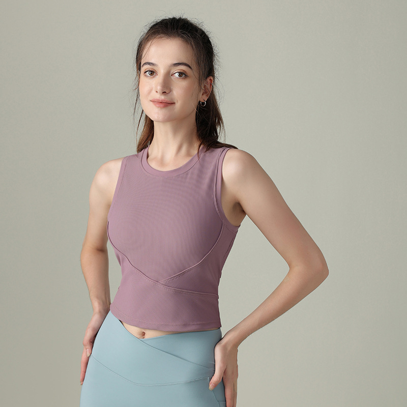 Moterų be rankovių bėgimo toppas su ribos tekstūra ir krūties pagalvėle – kvėpuojanti medžiaga, nailonas 75% / spandeksas 25%, siauras kirpimas, liemens ilgis