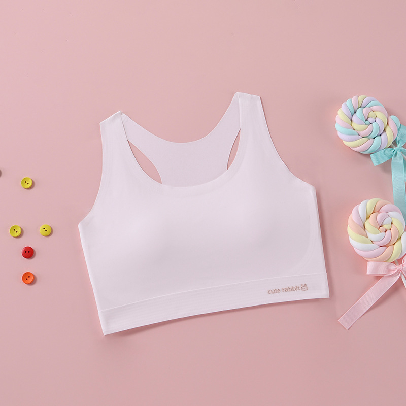 Dječji sportski top s fiksnim šalicama za pubertet — ice silk tkanina, glavni materijal: najlon, podstava od spandeksa, pune šalice, latex oblikovane čašice