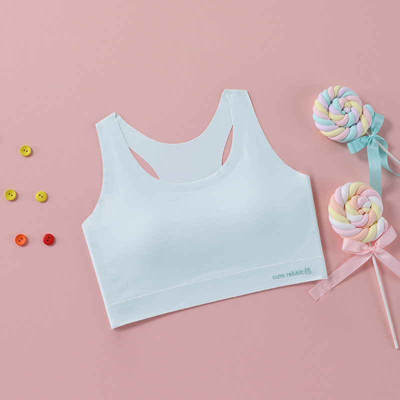 Dječji sportski top s fiksnim šalicama za pubertet — ice silk tkanina, glavni materijal: najlon, podstava od spandeksa, pune šalice, latex oblikovane čašice