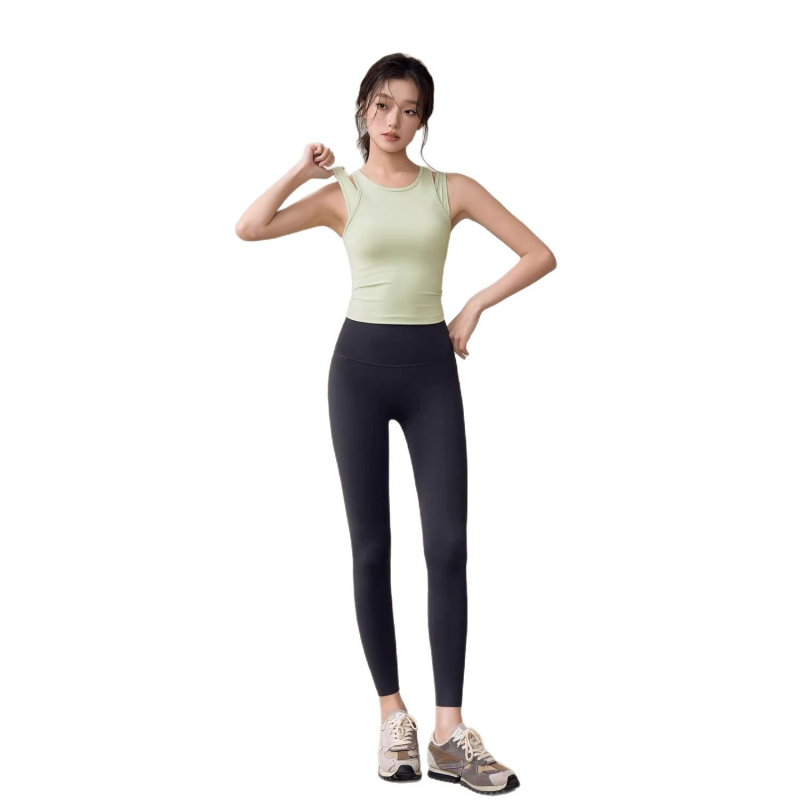 Jogos toppa su įmontuotais kaušeliais, I-formos nugaros dizainas, platus pečių dirželiai, nailono audinys, ilgis iki pilvo, aptakus kirpimas