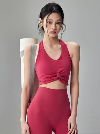 Jóga egyberészes, gyorsan száradó női sportmelltartó, párnázott, teljes kosár, közepes formázás, rögzített halter pántok, anyag: nylon 80% + spandex 20%