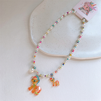 Helmkaelakee ponni ripatsiga — Korea stiilis, plastik/resiin, palliketi, 3–10 aastat