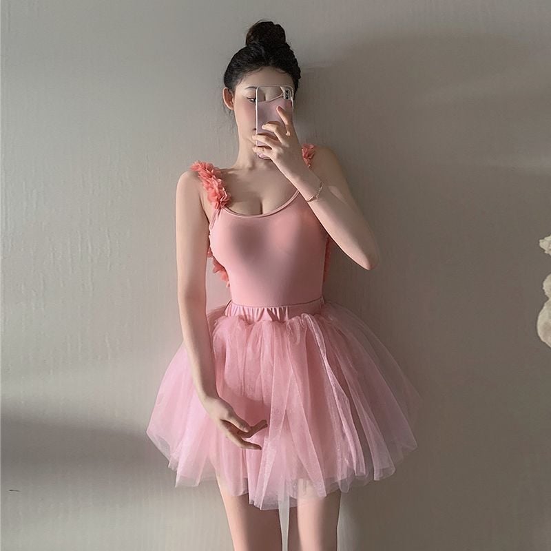 Costum de baie întreg, fără spate, cu susținere push-up și cupe pentru bust; material nylon 81–90% cu căptușeală poliester; uscare rapidă, elasticitate înaltă