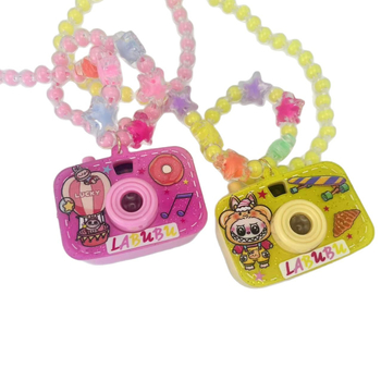 Kaelakee karikatüüriga ripats, plastik-resiin materjal, kunstlik kristall, pärlidega dekoratsioon