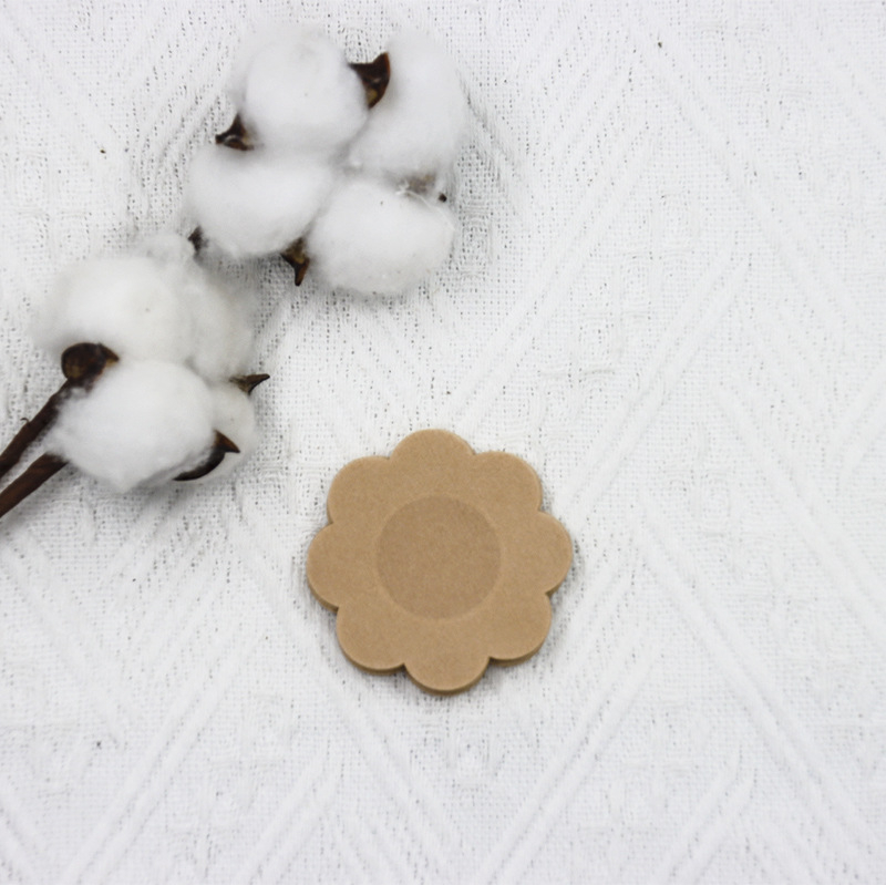 Μίας χρήσης επικολλητά προστατευτικά θηλών από μη υφαντό ύφασμα, αόρατα, υπερλεπτά, χωρίς ίχνη, σχήμα: στρογγυλό άνθος δαμάσκηνου, στυλ: σεξουαλικό.