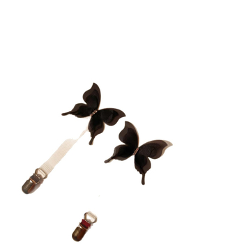 Neredzamās krūštura siksnas — caurspīdīgas, bow tie stila elementi, diamantu akcenti; Nailons; Yongwei; Izlaidums: Ziemas 2025