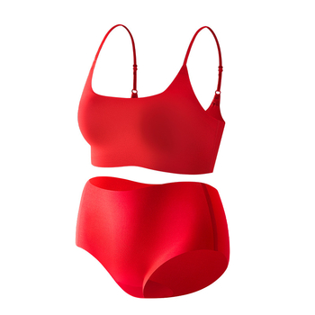 Bezvadu sieviešu krūšturis; 3/4 kauss; forma: augšdaļa plāna, apakšdaļa bieza; audums ar augstu elastību; oderes nālons