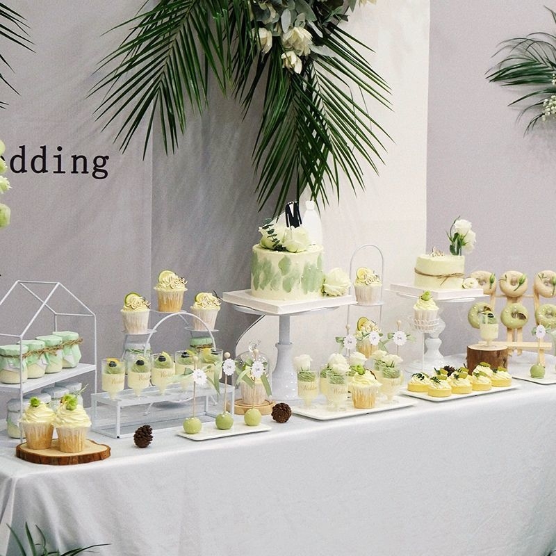 Magustoidu kuvamisalus rauast, pulmadeks, lihtsa stiiliga, esmaklassiline kvaliteet, viljade taldriku kategooria