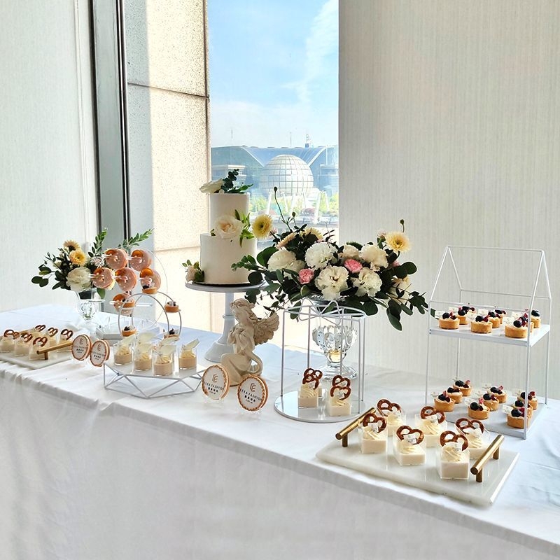 Magustoidu kuvamisalus rauast, pulmadeks, lihtsa stiiliga, esmaklassiline kvaliteet, viljade taldriku kategooria