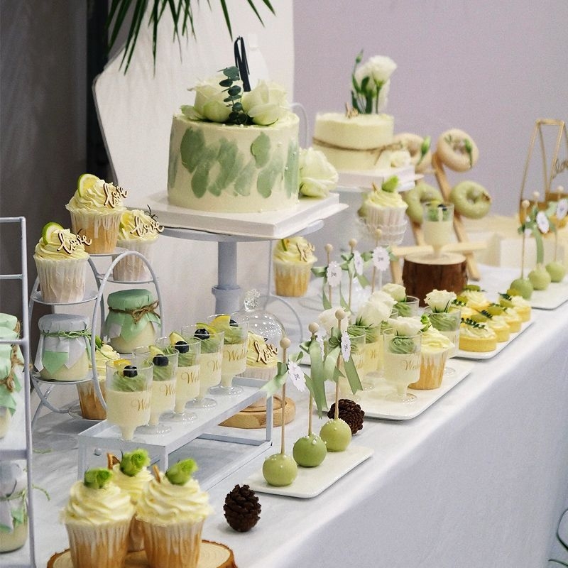 Magustoidu kuvamisalus rauast, pulmadeks, lihtsa stiiliga, esmaklassiline kvaliteet, viljade taldriku kategooria