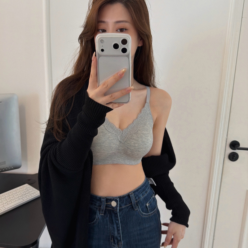 Cecily Krutch 8368 — dantelă cu fir, sutien cu cupă 3/4, cupe din burete, material Nylon, căptușeală Nylon, închidere spate cu patru rânduri de cârlige, bretele fixe