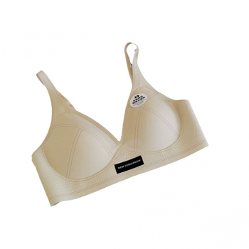 Nailona krūšturis ar 3/4 kausu, plāns formējošs kauss, bezšuvju aizmugure, fiksētas dubultās siksnas, spandeksa oderējums (<30%)