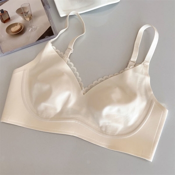 Σουτιέν με υπερ-λεπτές καλούπες από λατέξ, σχέδιο με αυτιά λαγού, σταθερές διπλές τιράντες, πίσω κούμπωμα με τρεις σειρές αγκύλων, ύφασμα νάιλον