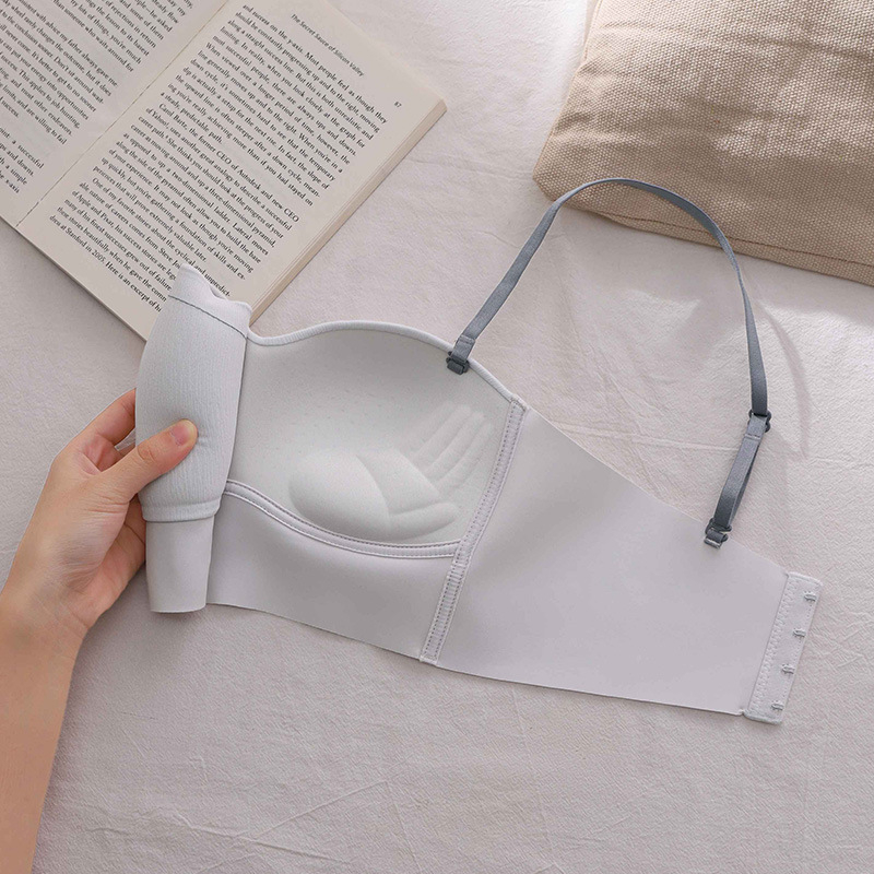 Be liemenėlės be peties, 3/4 puodelio, ploni formuoti puodeliai, nuimami dvigubi pečių dirželiai, nugaros užtrauktukas su keturiais eilučių