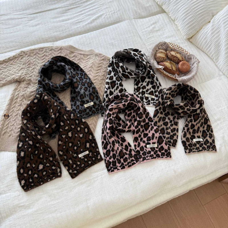 Vaikiškas leopardų rašto šalikėlis - japonų-korejiečių stilius, medvilnė, warp mezgimas, džakardas (Unisex)