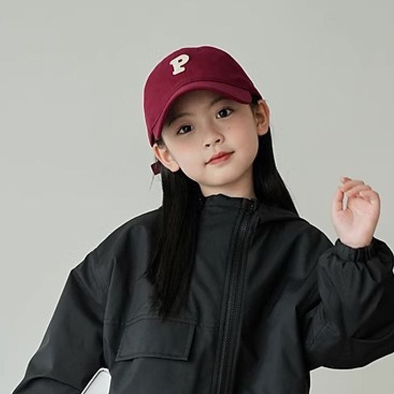 Детска козиркова шапка, куполна форма, ветроустойчива, акрилно влакно, пролет 2025