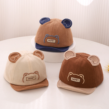 Бебешка кепка с мека козирка и куполна горна част (0–6 месеца, пролет–есен)