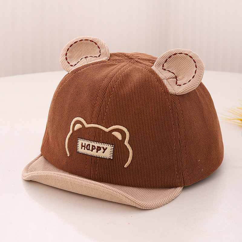 Бебешка кепка с мека козирка и куполна горна част (0–6 месеца, пролет–есен)