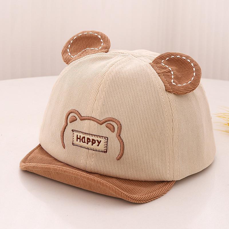 Бебешка кепка с мека козирка и куполна горна част (0–6 месеца, пролет–есен)