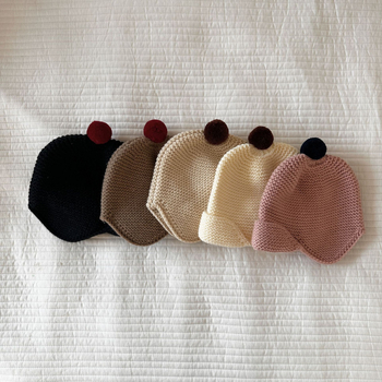 Плетена шапка за бебета с ушна защита – зимна акрилна плетка, дишаща, за 6–12 м, 1–2 г и 2–4 г