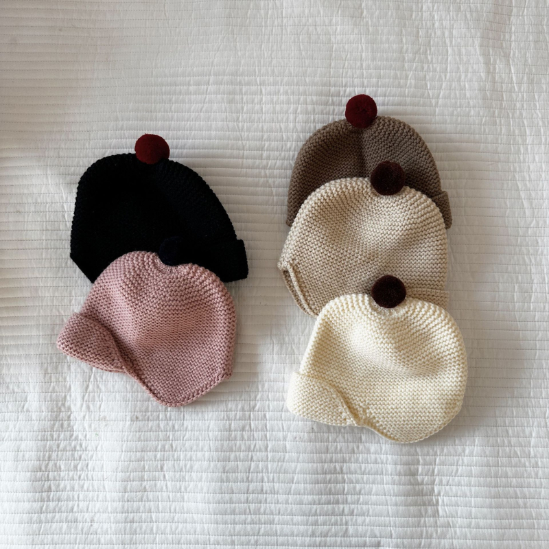 Плетена шапка за бебета с ушна защита – зимна акрилна плетка, дишаща, за 6–12 м, 1–2 г и 2–4 г