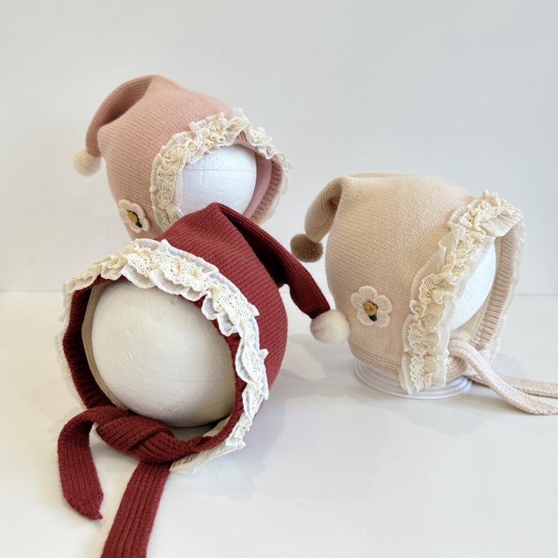 Laste talvemüts kaheskiire kõrvakaitsega, lille- ja tähtmotiiv, tuulekindel, tie-dye efektiga kudum, vanus 6–12 kuud ja 1–2 aastat; võlur-mütsi stiil