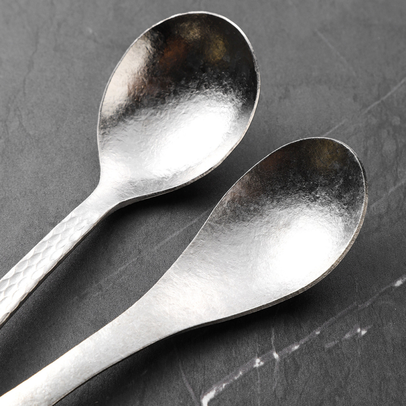 Κουταλάκι από καθαρό τιτάνιο με μοτίβο πάγου-κρυστάλλου και σφυρήλατη υφή, αντιβακτηριακό, μοντέρνος απλός σχεδιασμός για φαγητό και σούπα.