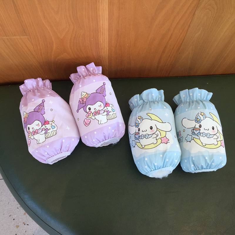 Laste veekindlad varrukakaitsmed karikatuurmustriga, nailonist, vanus 0–13 aastat, sobib talvele, kevadelle ja sügisesele.