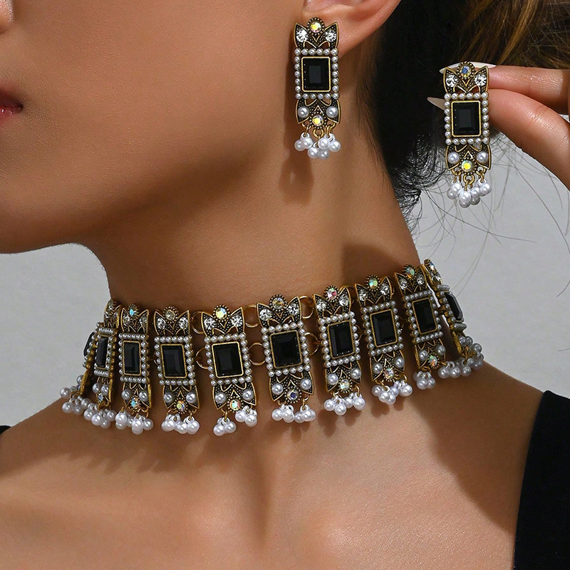 Ženski vintage set nakita: ogrlica i naušnice s kamenjem (Materijal: legura s kamenjem; Privjesak: legura; Lanac: obični lanac; Uzorak: Ljubav, kapi vode, zvončići)