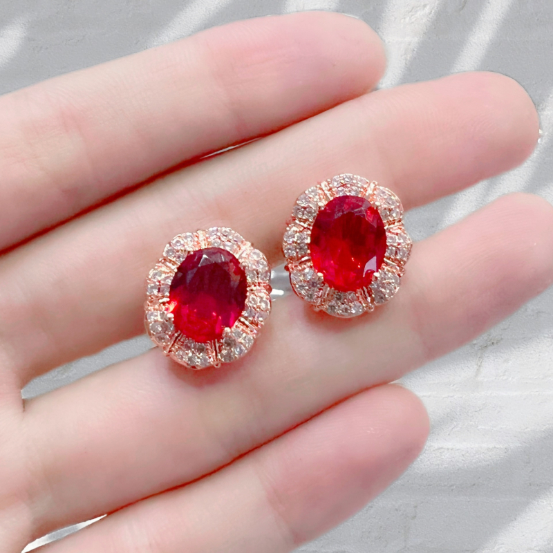 Set nakita: bakar s 18K zlatim premazom, turmalinski kamen (imitacija), prsten, privjesak i naušnice, kutijasti lanac, biljni motiv
