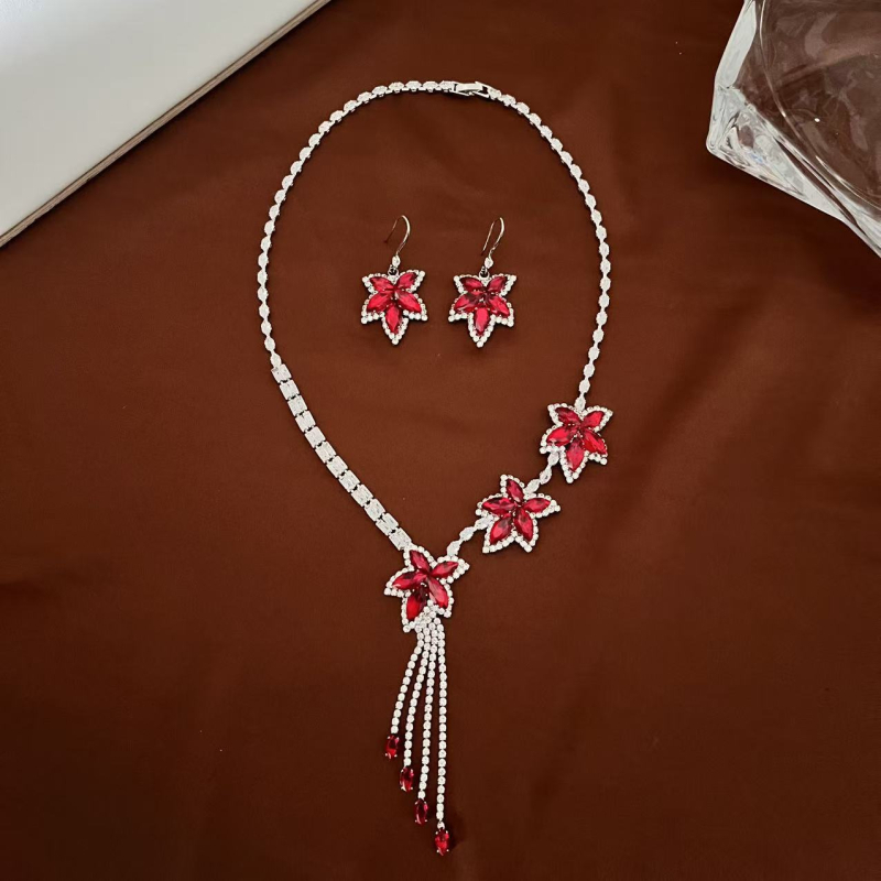 Set nakita s cirkonima: naušnice i ogrlica, od legure, motiv insekata, običan lanac