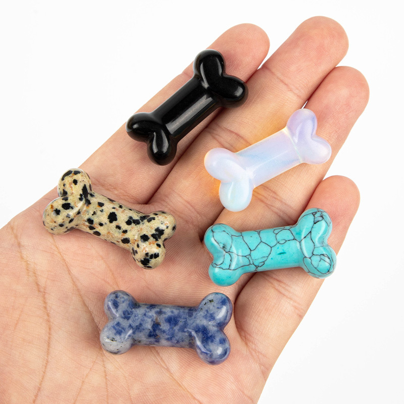 Мини кристални украси с форма на кост — естествен кристал, гравиране и полиране, възможна персонализация, геометрична форма