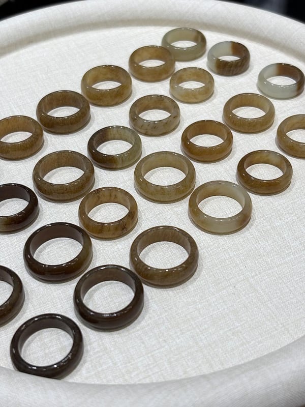 Δαχτυλίδι από φυσικό τζάσπερ και Hetian Jade για γυναίκες