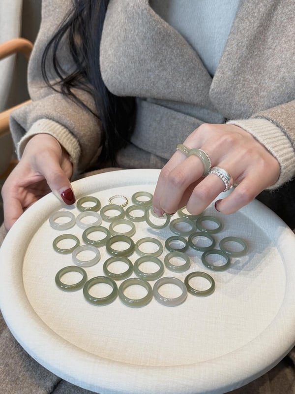 Δαχτυλίδι από φυσικό τζάσπερ και Hetian Jade για γυναίκες